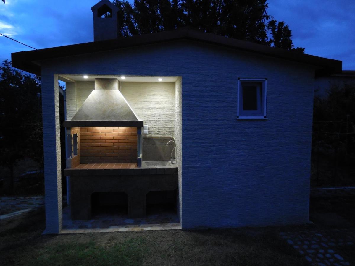 Costa Petra - Luxury Seaside Cottage With Garden - Vacation House For Families In Greece Néa Meságkala 外观 照片
