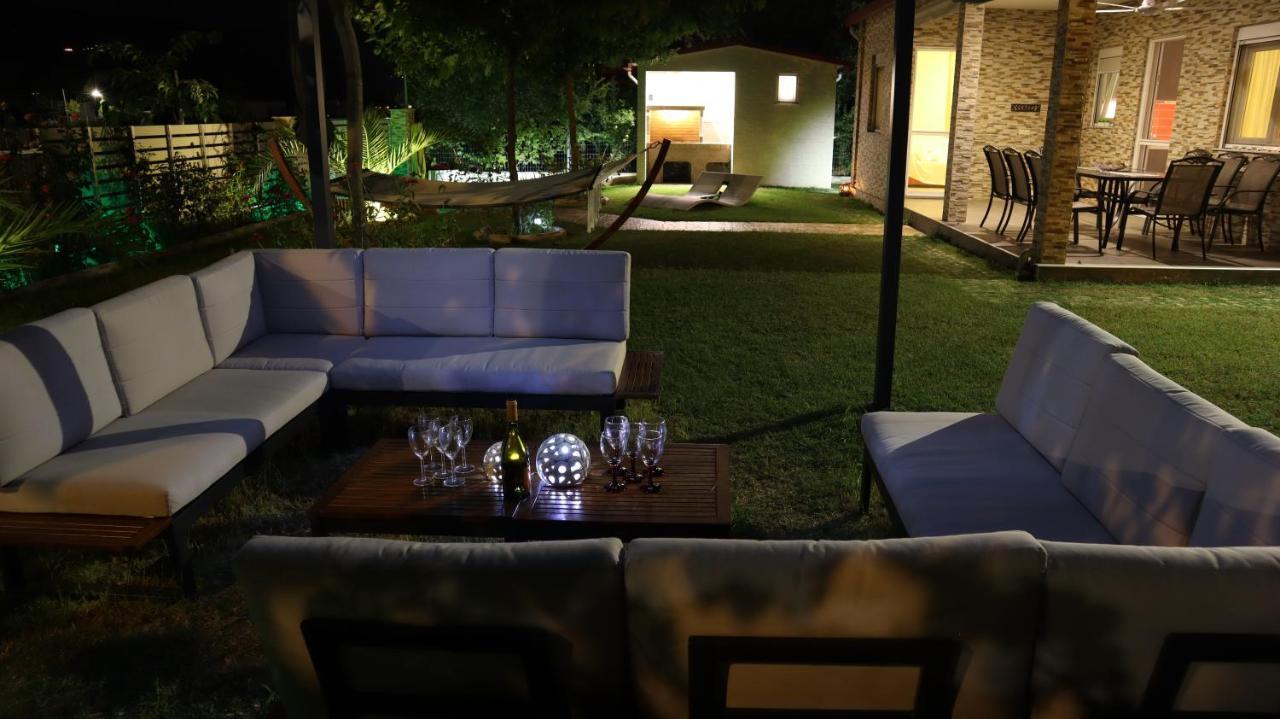 Costa Petra - Luxury Seaside Cottage With Garden - Vacation House For Families In Greece Néa Meságkala 外观 照片