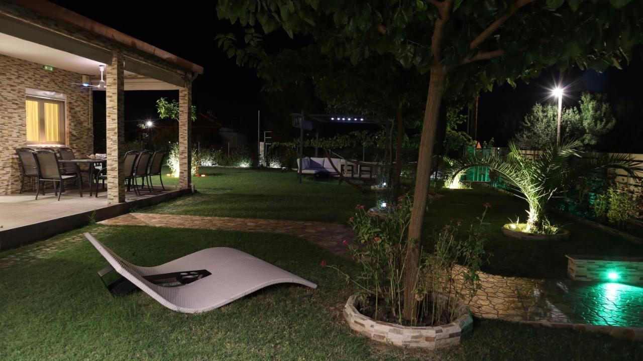 Costa Petra - Luxury Seaside Cottage With Garden - Vacation House For Families In Greece Néa Meságkala 外观 照片