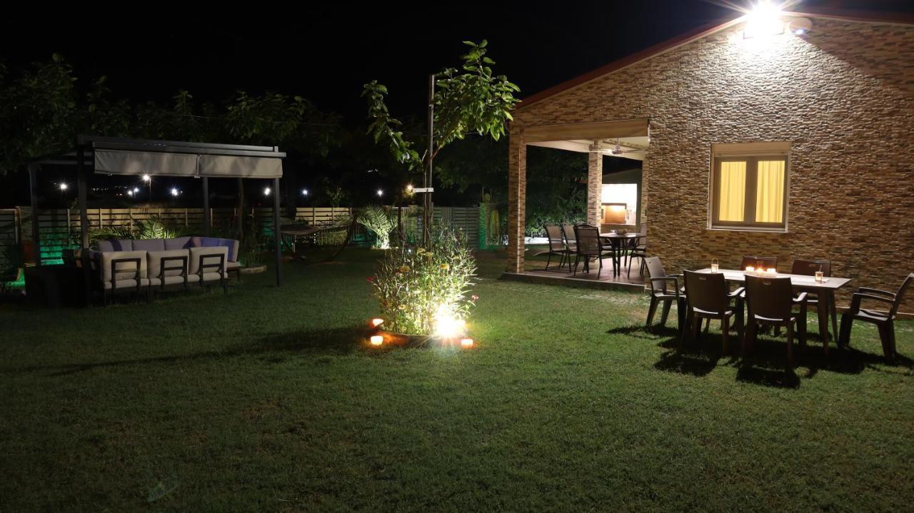 Costa Petra - Luxury Seaside Cottage With Garden - Vacation House For Families In Greece Néa Meságkala 外观 照片