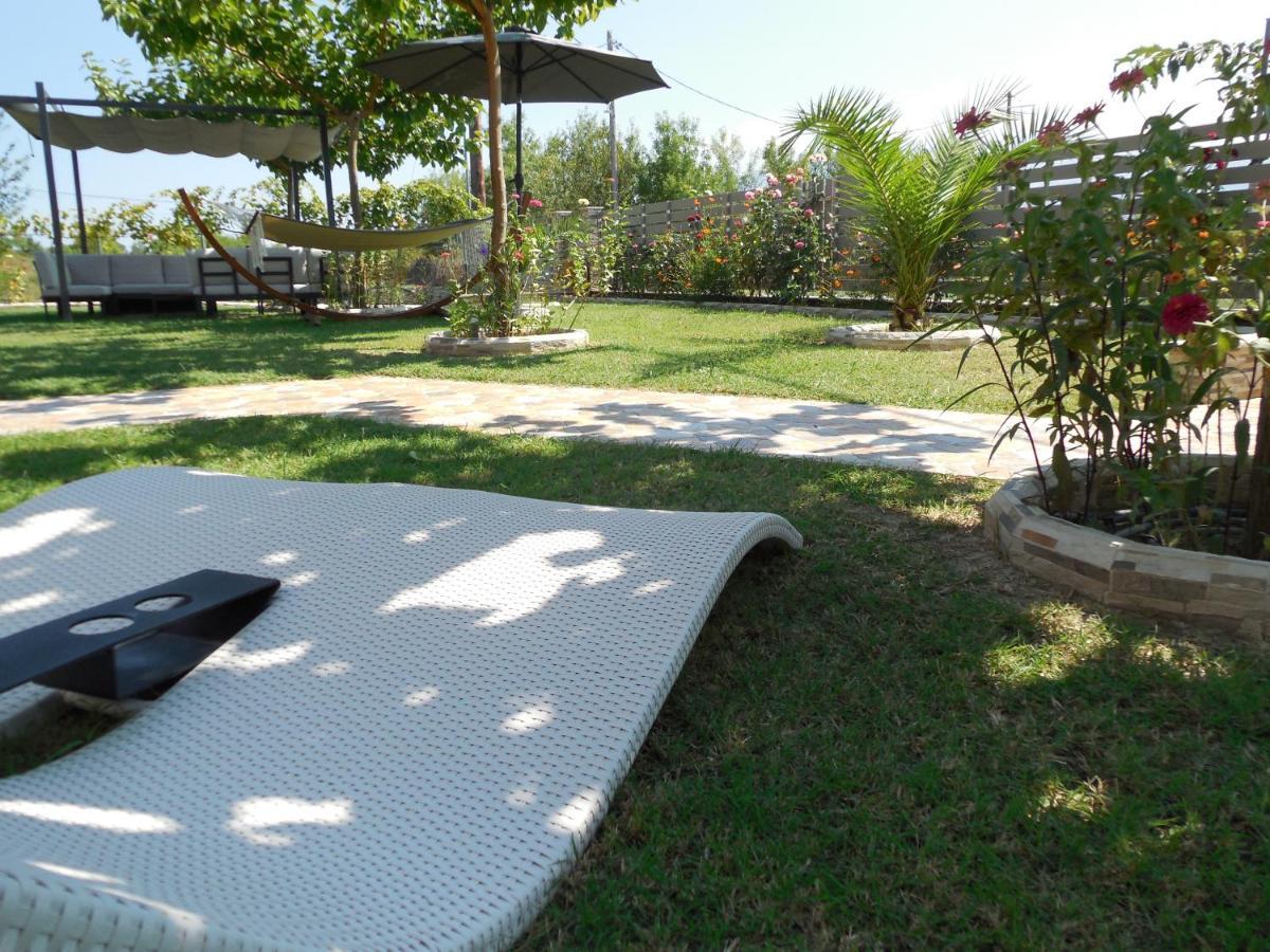 Costa Petra - Luxury Seaside Cottage With Garden - Vacation House For Families In Greece Néa Meságkala 外观 照片