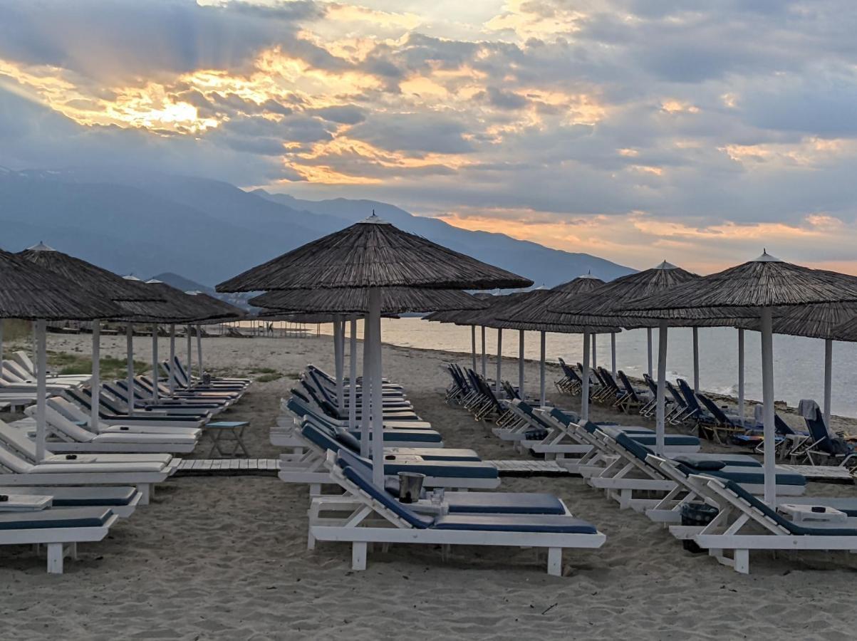 Costa Petra - Luxury Seaside Cottage With Garden - Vacation House For Families In Greece Néa Meságkala 外观 照片